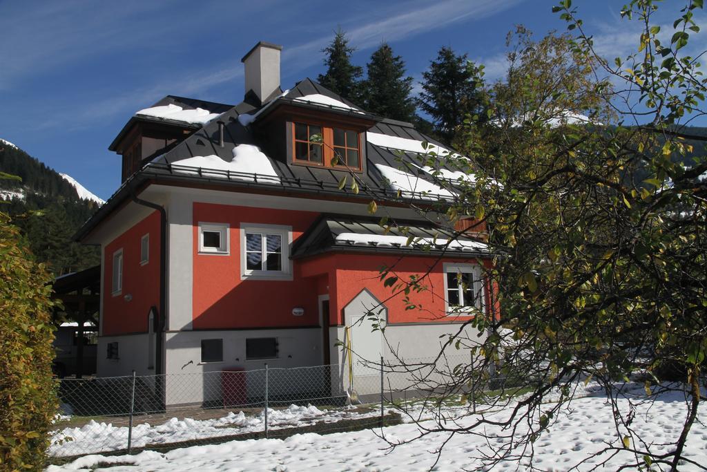 Villa Schnuck - Das Rote Ferienhaus Бад Гащайн Екстериор снимка