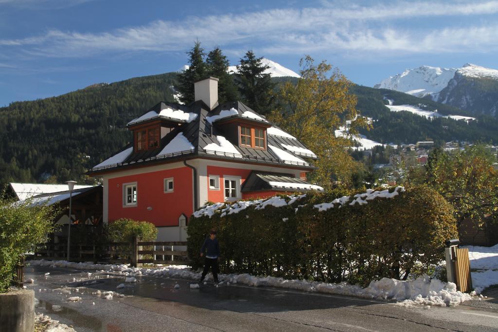 Villa Schnuck - Das Rote Ferienhaus Бад Гащайн Екстериор снимка